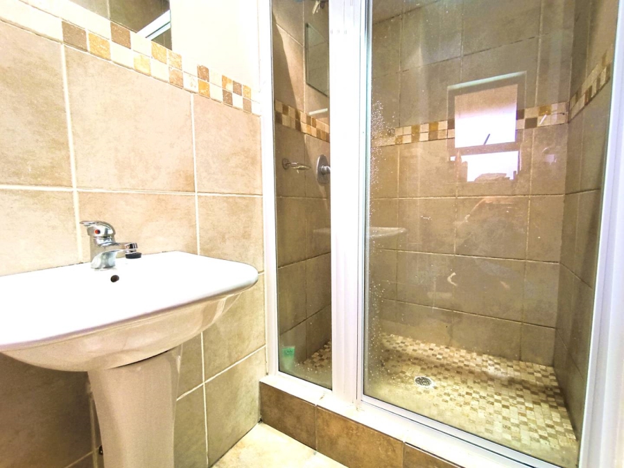 1 Bedroom Property for Sale in Langenhovenpark Free State